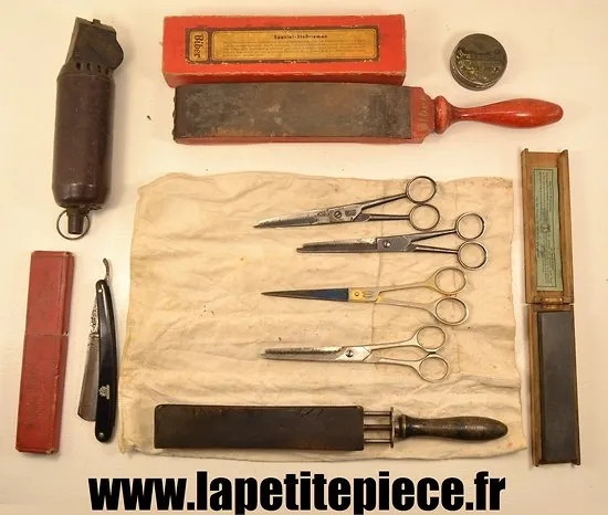 Equipement de coiffeur / barbier allemand deuxième guerre mondiale. 
